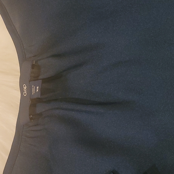 Gap Size XS Top - Picture 2 of 4